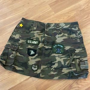 *camo skirt  nwot